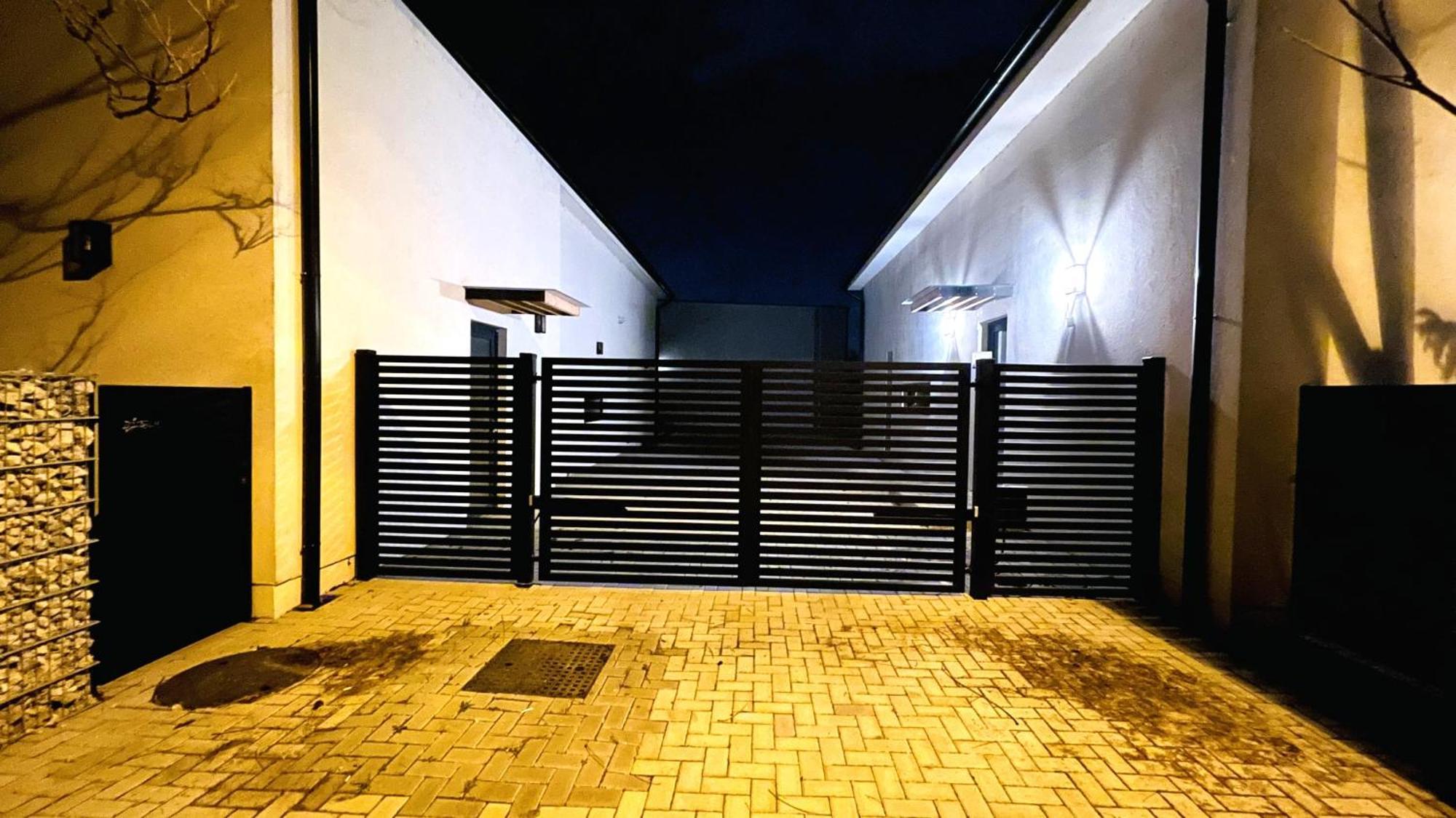 House Flow, 3 Room, Free 2 Parking Братислава Экстерьер фото