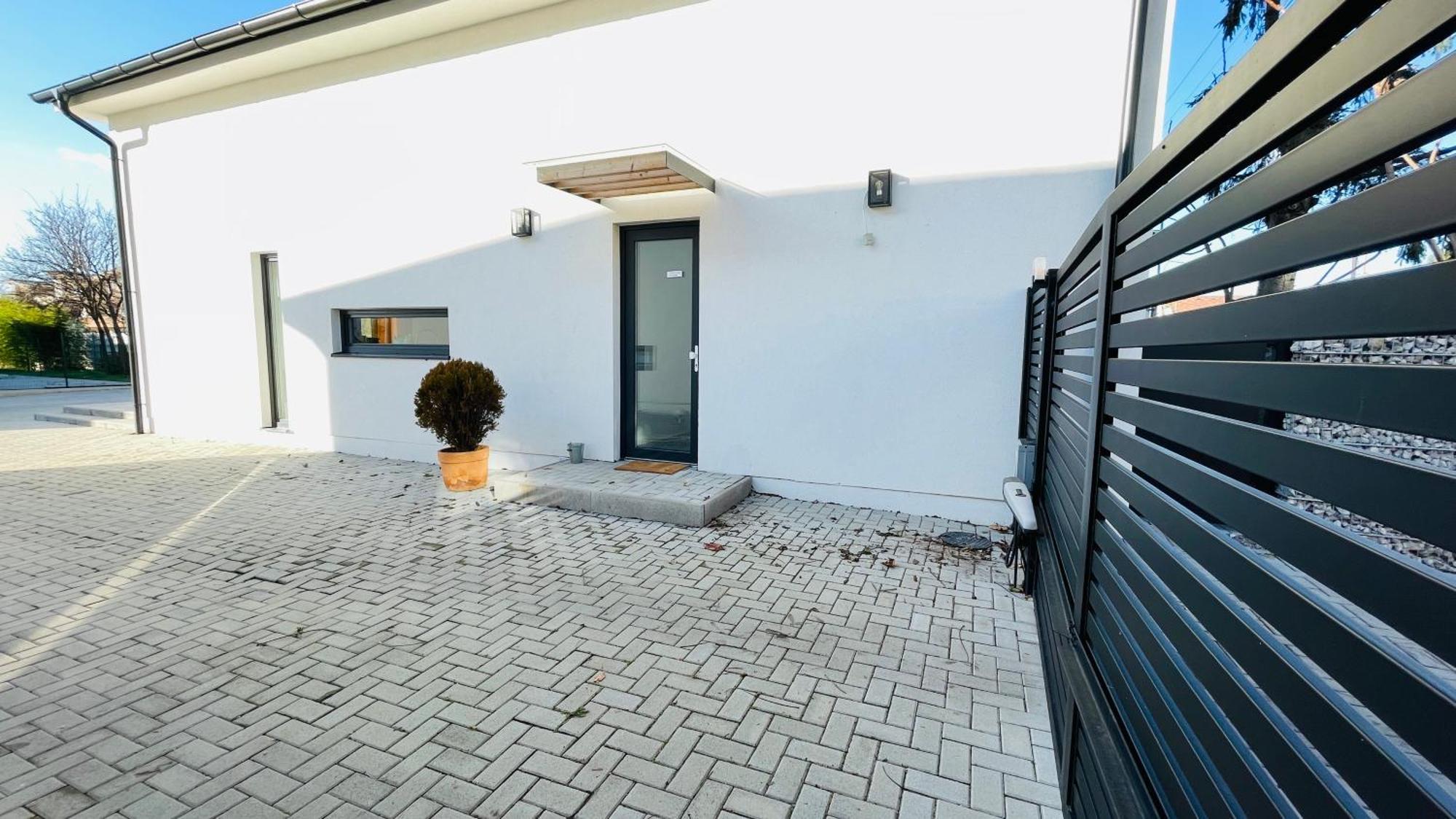 House Flow, 3 Room, Free 2 Parking Братислава Экстерьер фото