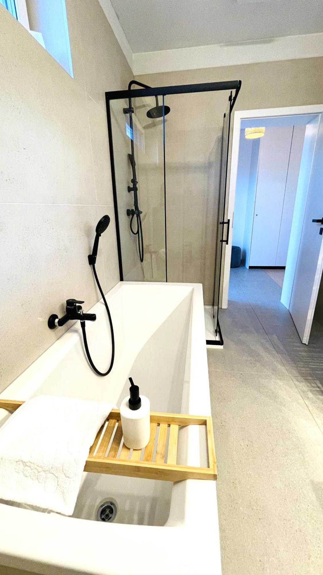 House Flow, 3 Room, Free 2 Parking Братислава Экстерьер фото